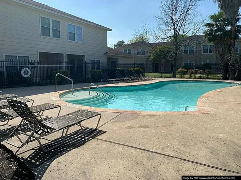 Oak Arbor Townhomes - Photo 13 of 19